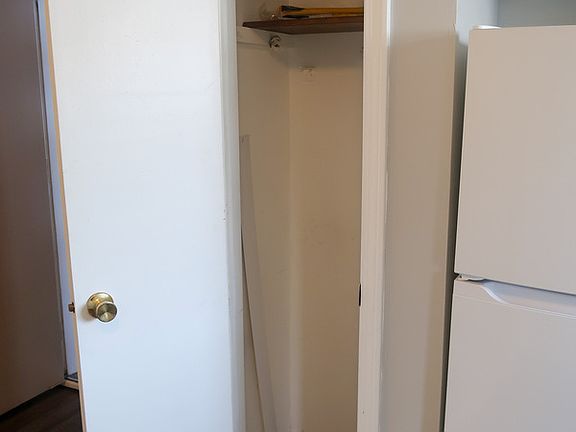 5th image of 321 Fountain St NE #2