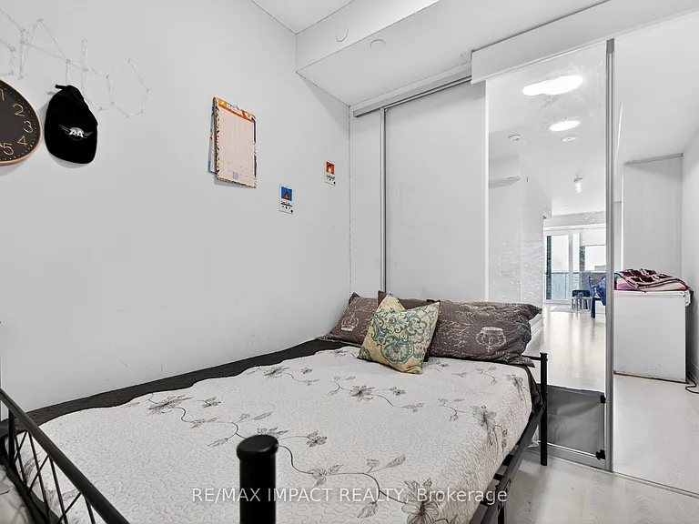 308 Jarvis St #813 — Photo 26