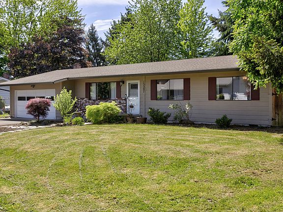 2nd image of 15207 NE 76th St