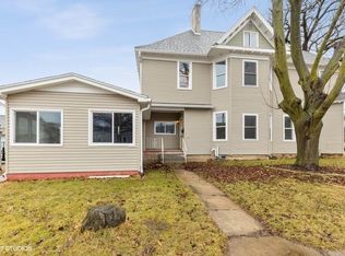 320 W 4th St, Cedar Falls, IA 50613