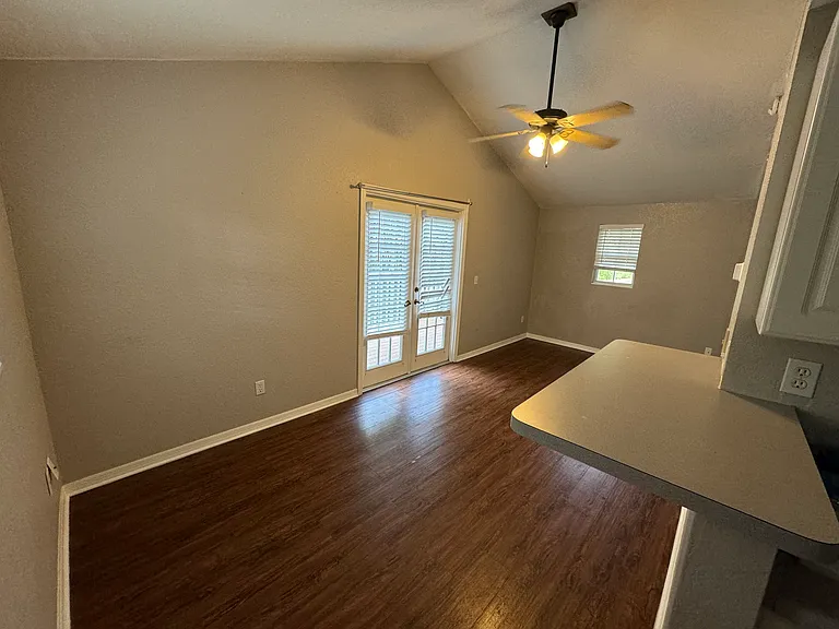 711 Greenwood St #1/2 — Photo 2