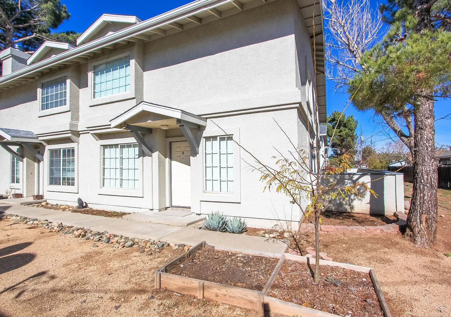 3249 N. Hedgewood Drive — Photo 2