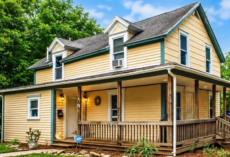 1st image of 138 Charlton St