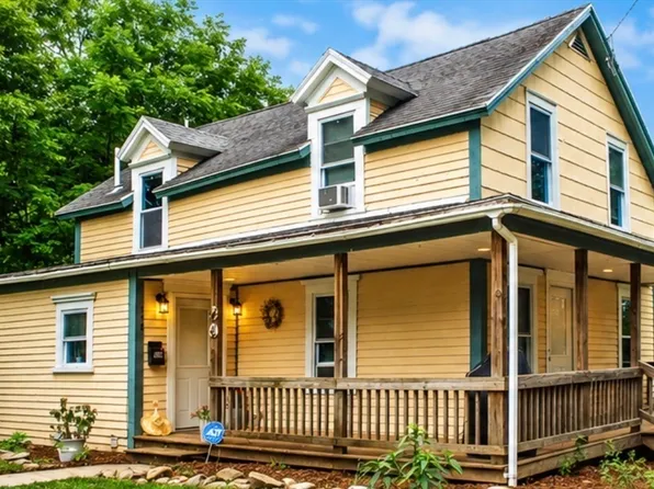 138 Charlton St, Southbridge, MA 01550