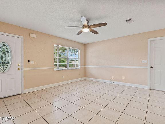 4th image of 1203 Arroyo Pkwy