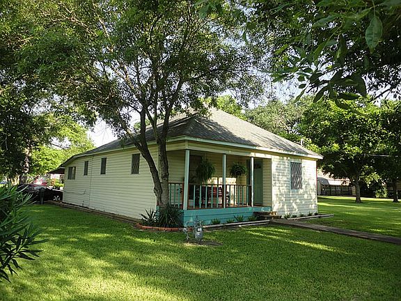 2nd image of 902 15th Ave N