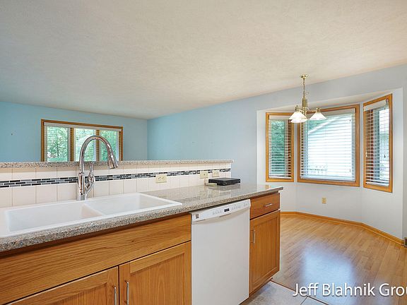 5th image of 1047 Ironwood Cir NW
