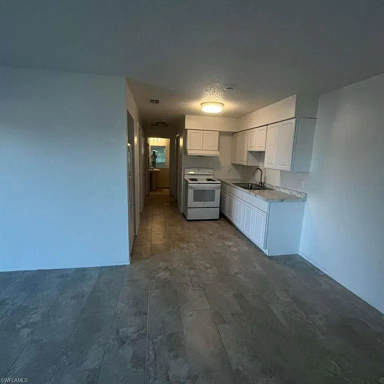 2 bed, 1.0 bath, 800 sqft, $1,100 — Photo 2