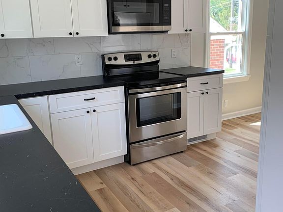 4th image of 7006 Mayfield Ave