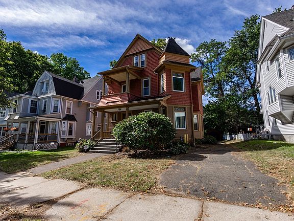 2nd image of 34 Parkwood St