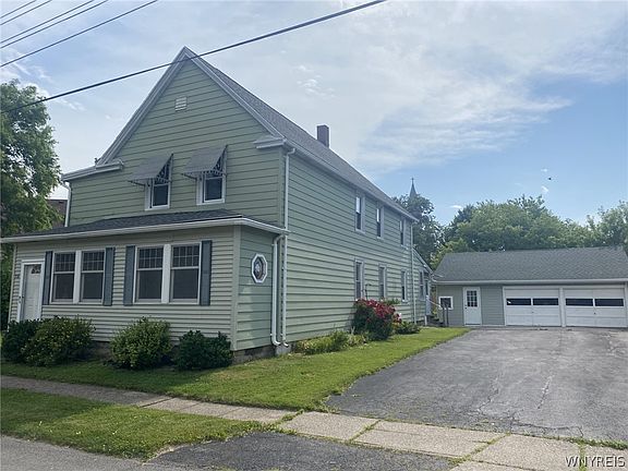 3rd image of 75 Crane St