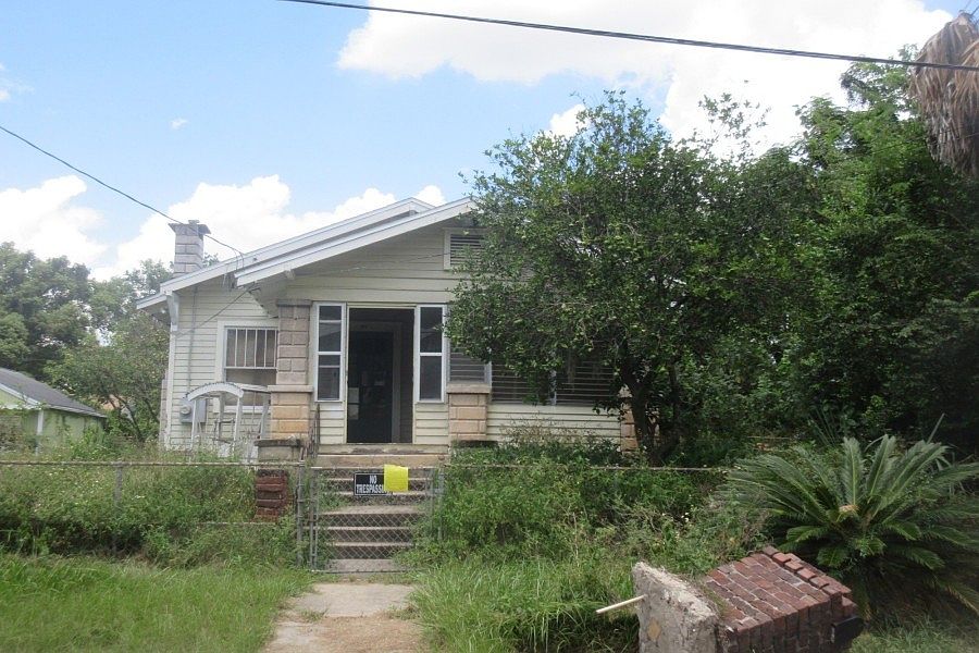 1st image of 41 E 31st St