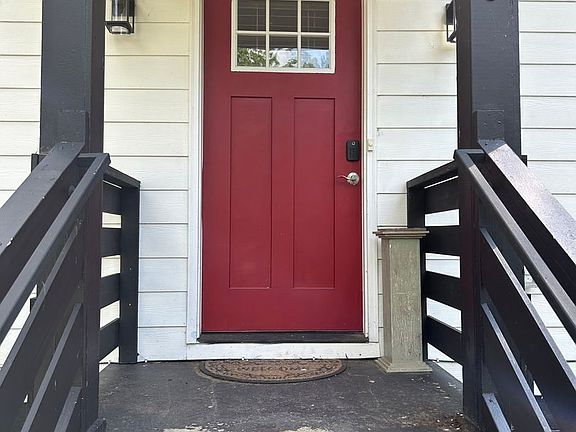 4th image of 125 Clayton St