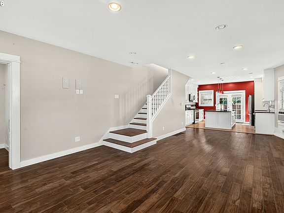5th image of 8028 SE Taylor St