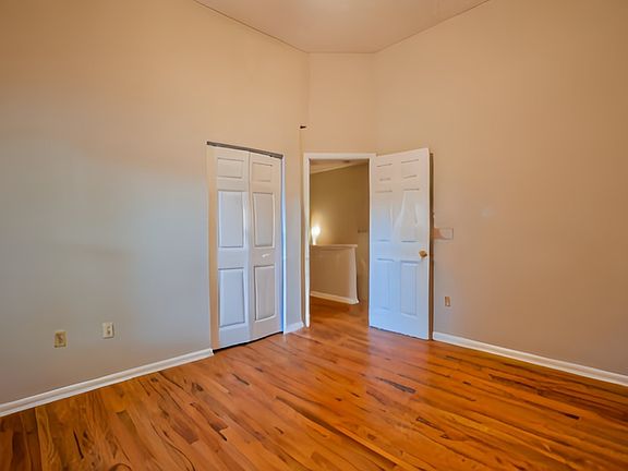 4th image of 925 Greenwood Ave NE APT C