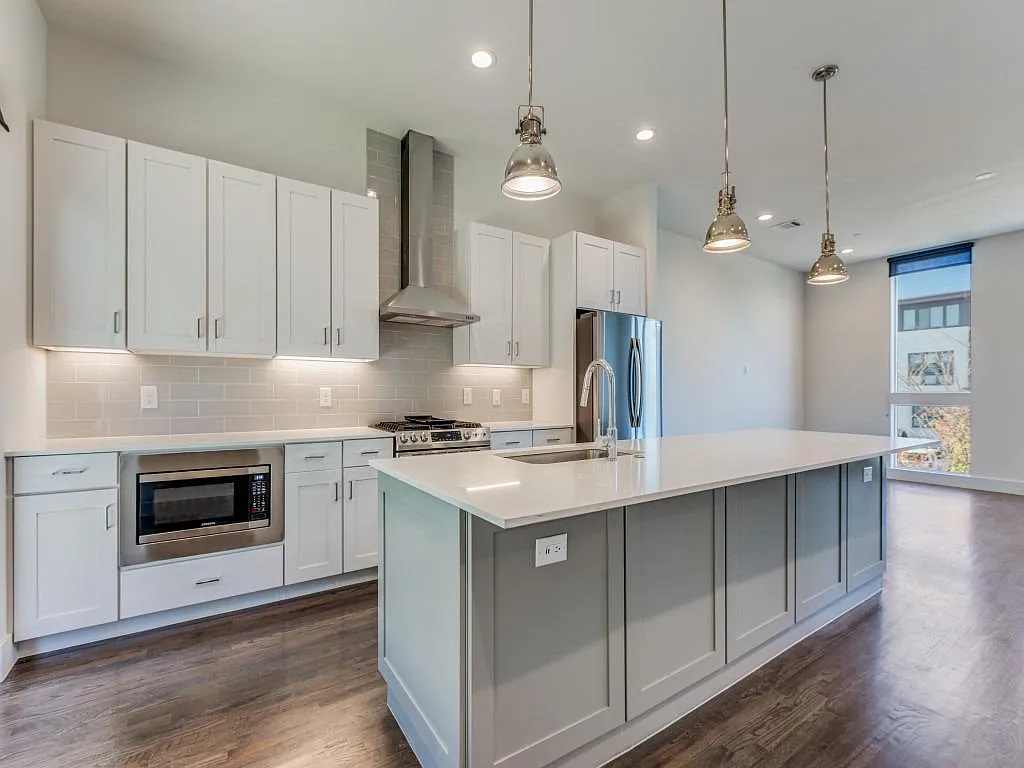 2 bed, 2.5 bath, 1488 sqft, $3,200 — Photo 1
