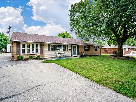 2nd image of 2334 Broadmoor Dr