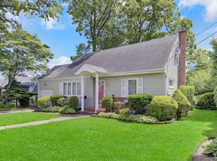 130 Abbey St, Massapequa Park, NY 11762