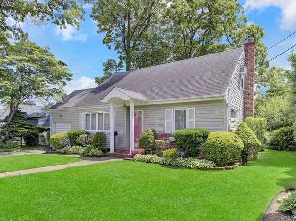 130 Abbey Street, Massapequa Park, NY 11762