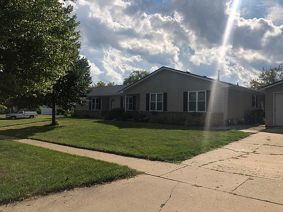 3rd image of 1627 Pebblewood Dr