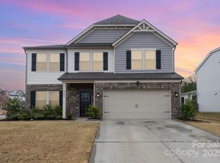 8303 Flint Hill Dr, Charlotte, NC 28273