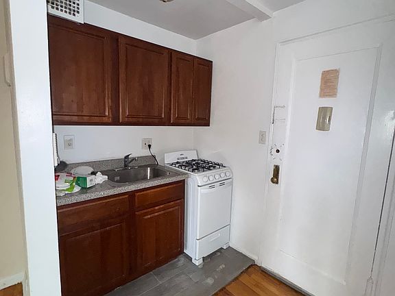 2nd image of 139-27 Pershing Cres #4J