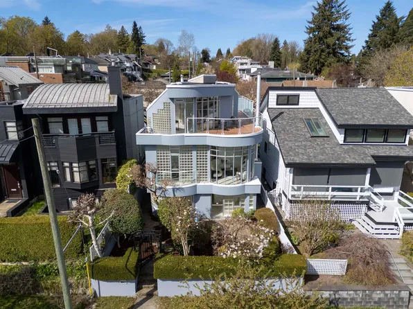 3043 Alma St, Vancouver, BC V6R 3S9