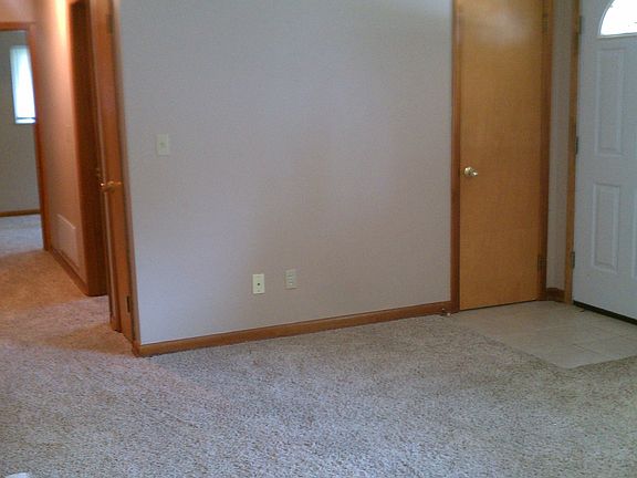 2nd image of 109 Oxford Dr
