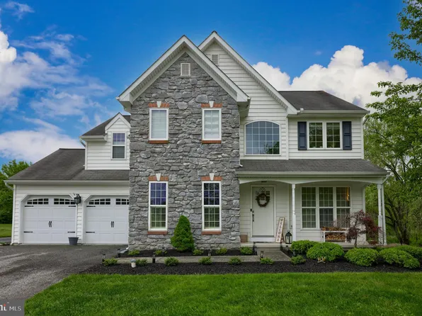 1696 Pioneer Rd, Lancaster, PA 17602