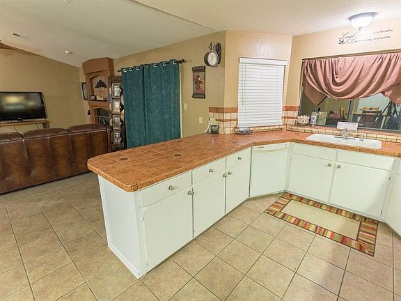 3rd image of 1906 SW Parkgrove Dr