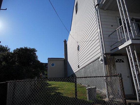 2nd image of 525 Pine Hill St