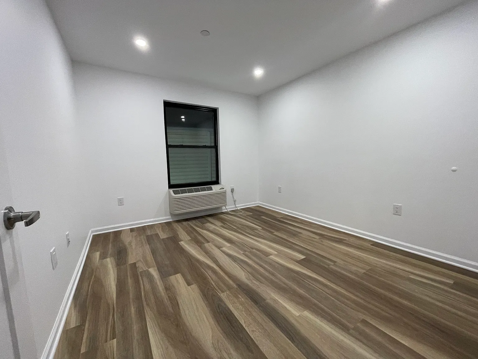 2 bed, 800 sqft, $2,450 — Photo 3