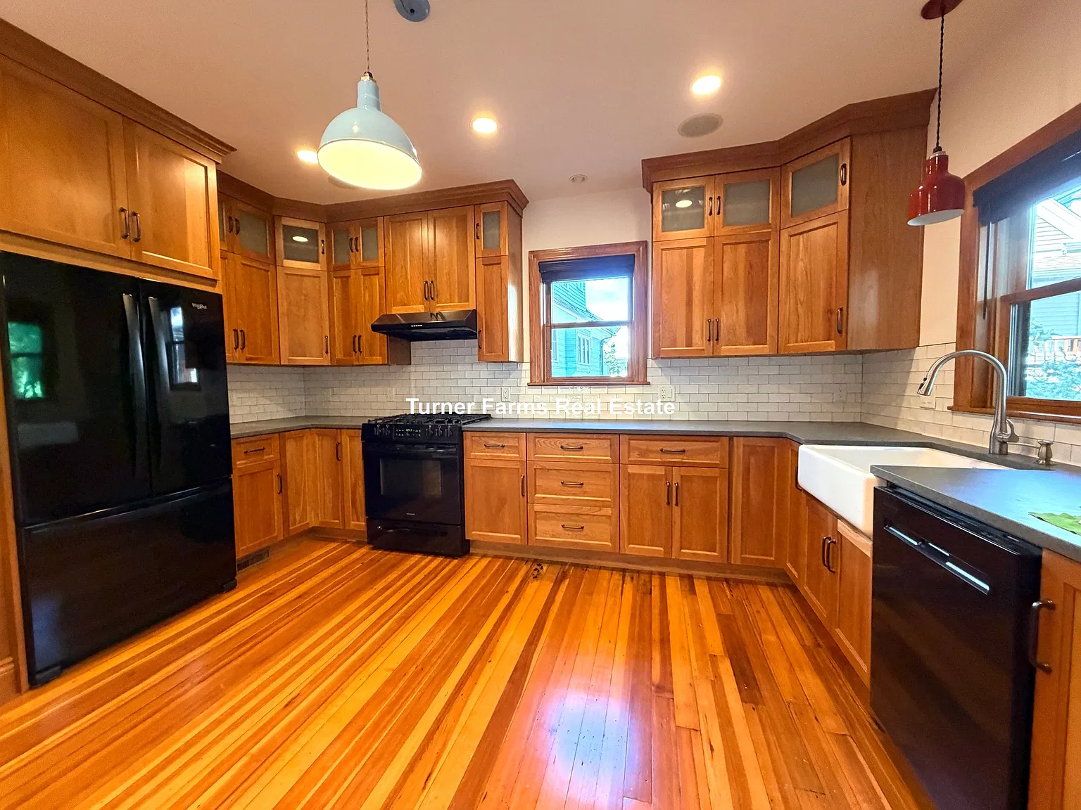 3 bed, 9999 sqft, $4,000 — Photo 4