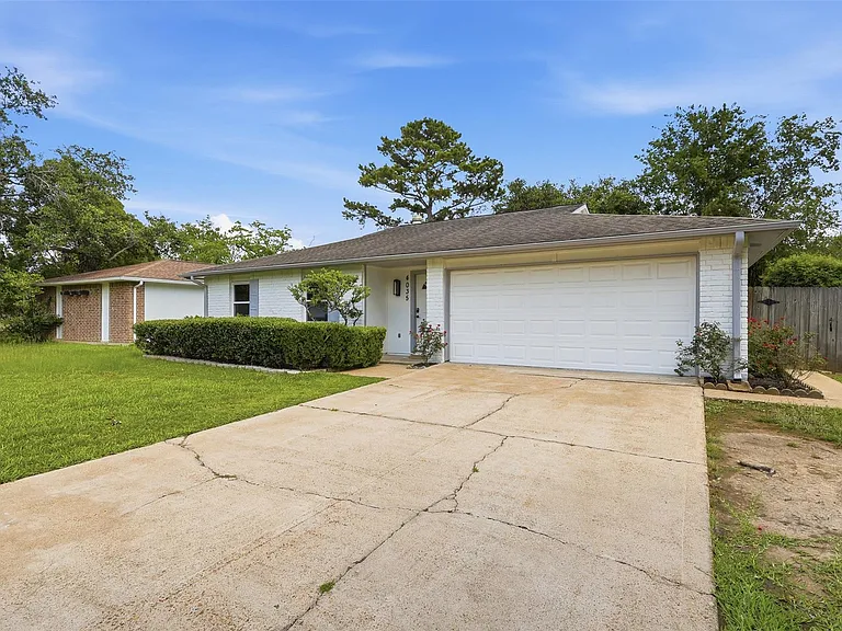 4035 Cypressdale Dr — Photo 2