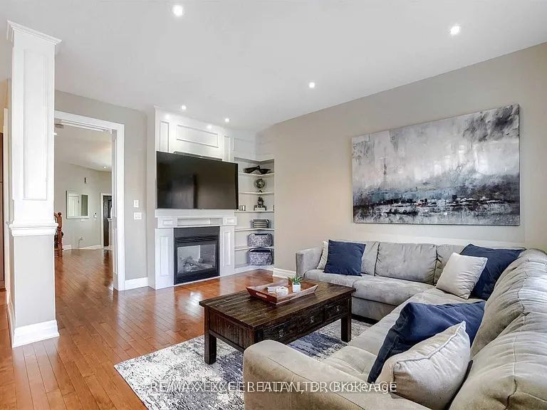 10 Pondmede Cres — Photo 6