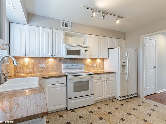 2nd image of 9452 Bay Colony Dr APT 2E