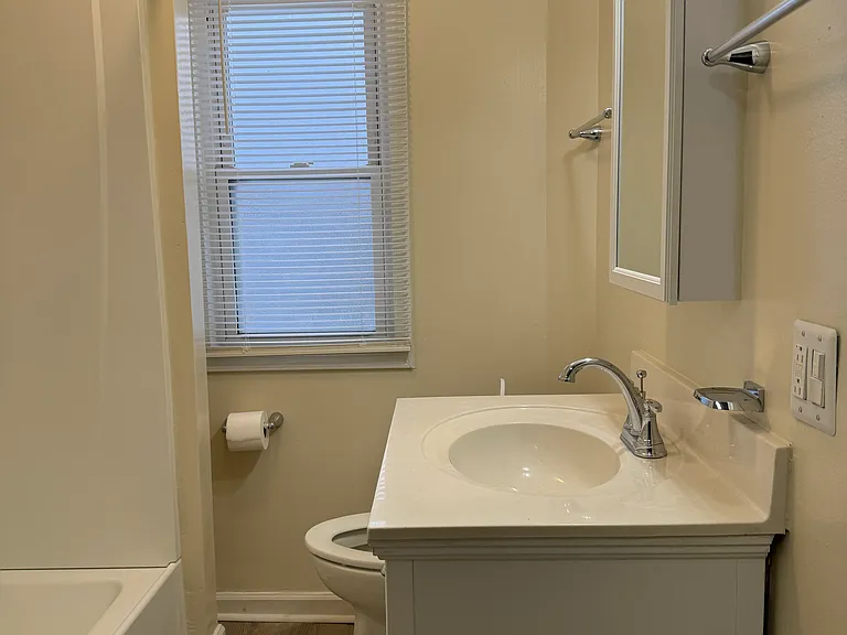 435 Brooks Ave #UP — Photo 26