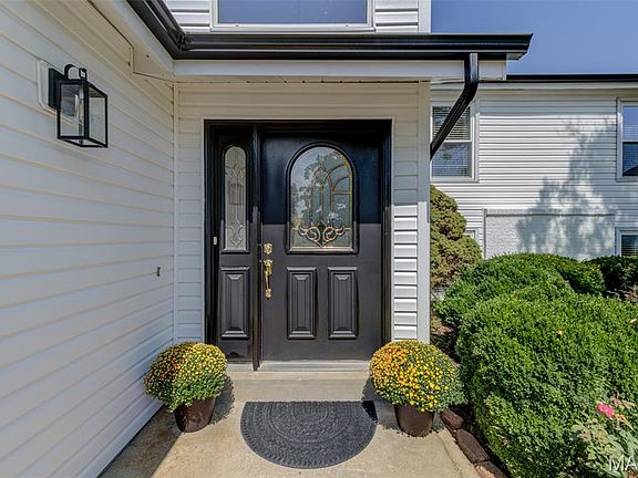 3rd image of 307 Twistedoak Ct