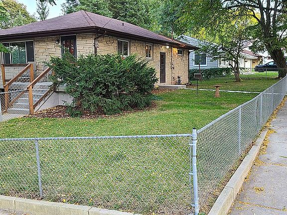 2nd image of 527 Chicago Ave