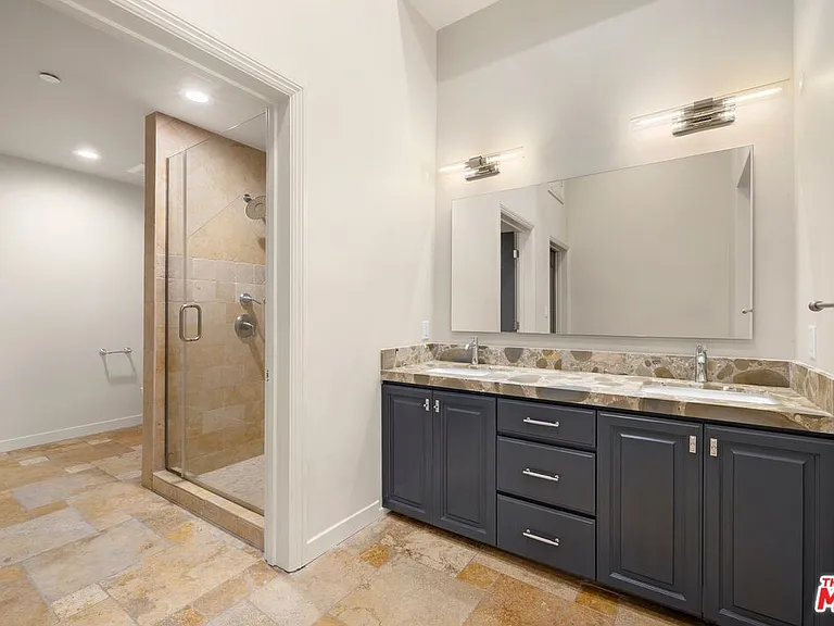 16123 Sunset Blvd #105 — Photo 9