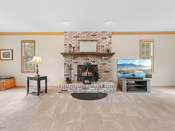 5th image of 240 Greenview Dr