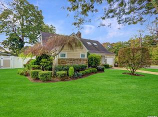 355 Lena Ave, Freeport, NY 11520