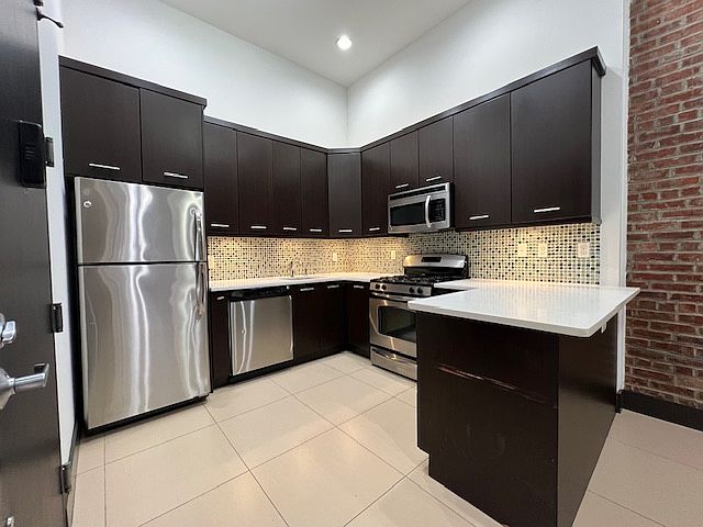 1st image of 2571 22nd St APT 1A
