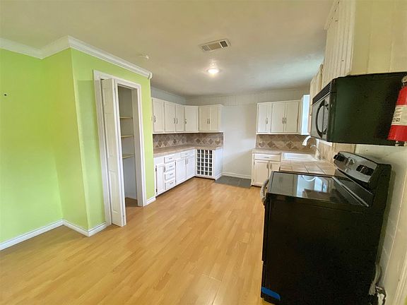 4th image of 2216 Avenue B