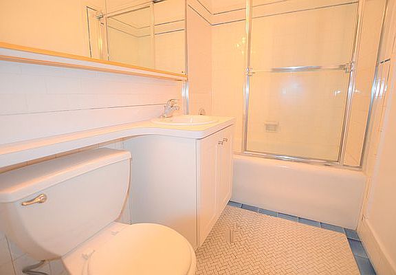 5th image of 150 E 39th St APT 308