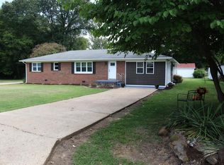 40 Smith St, Hollow Rock, TN 38342