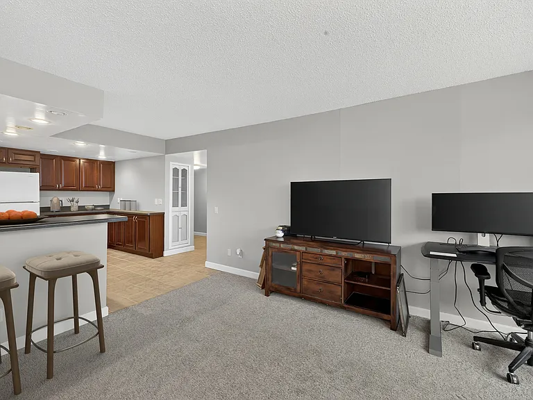 207 5th Ave SW #202 — Photo 10