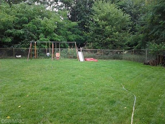 3rd image of 1830 S Sheridan Dr