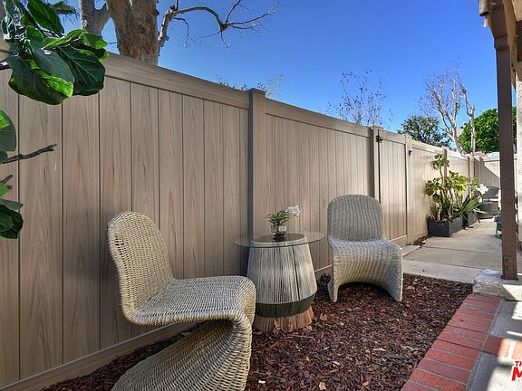 5th image of 10341 Canoga Ave Unit 3