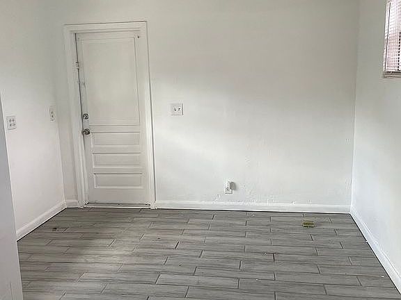 2nd image of 1735 Lauderdale Manor Dr